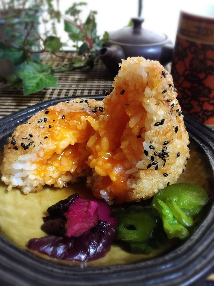 外はカリッと中はふっくら♪冷凍卵の揚げおにぎり