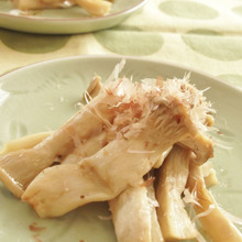 包丁いらず!レンジで3分♪エリンギのおかかオリーブ醤油