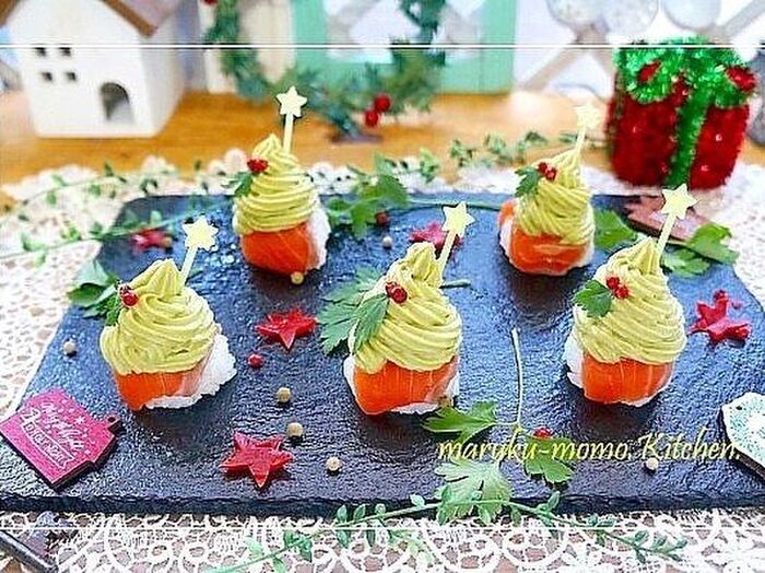 簡単!クリスマスツリーのアボカド手毬寿司
