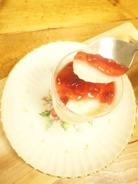 「とろけるチーズプリン」つぶつぶいちご味