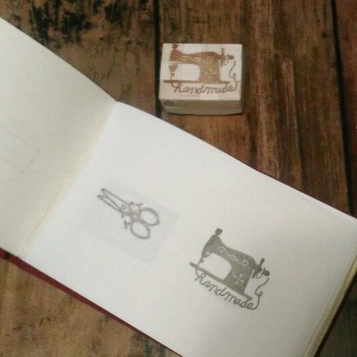 ダイソーの「貼れる布」を使って手作り★スタンプコレクションブック