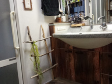 タオル掛けにも♪流木でラダーをDIY