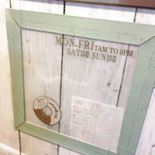 冷蔵庫ドアのメモの指定席に「マグフレーム」