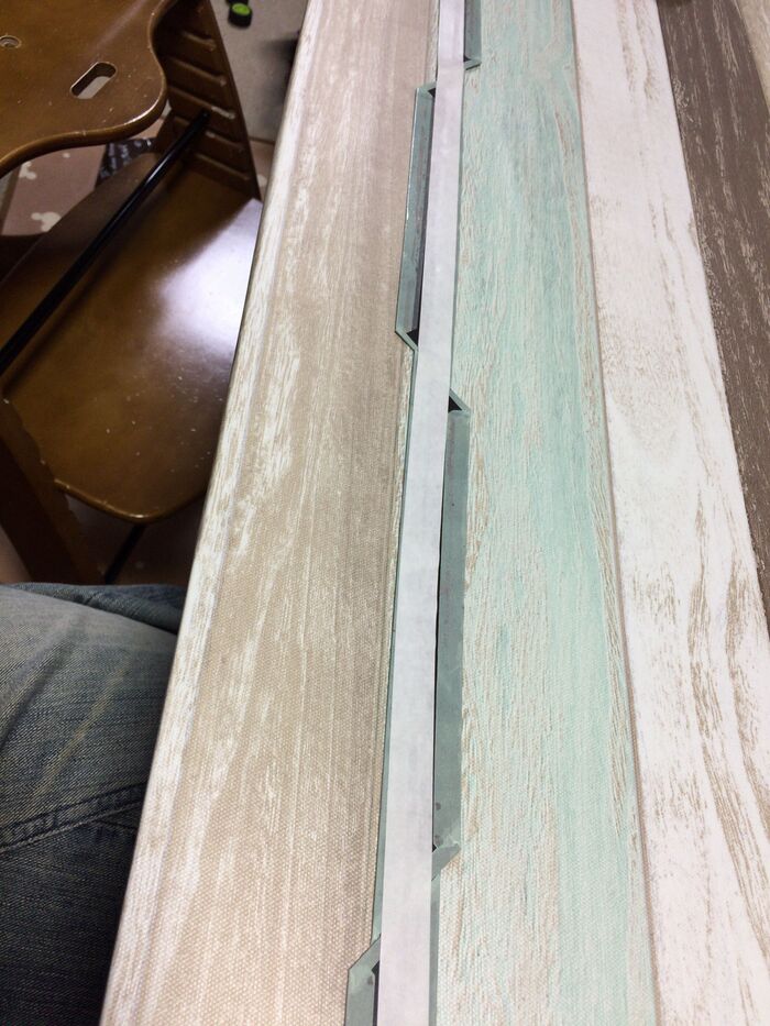 ③両面テープを裏側に貼ります