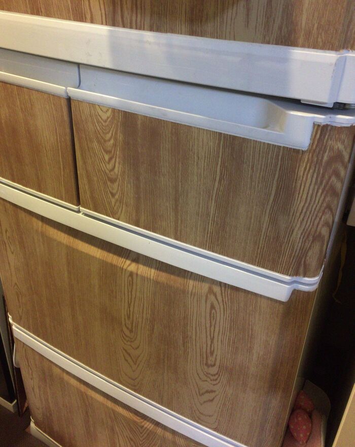 以前は木目調の柄を貼っていました。