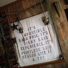 シーツと突っ張り棒でオリジナルカーテン