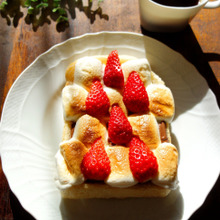 ストロベリースモアトースト