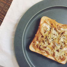 みんな大好きなあのスープを再構築!オニオングラタンスープ風トースト♪