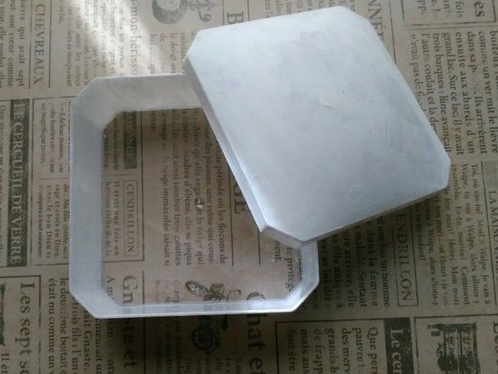 アクリル絵の具を塗ります