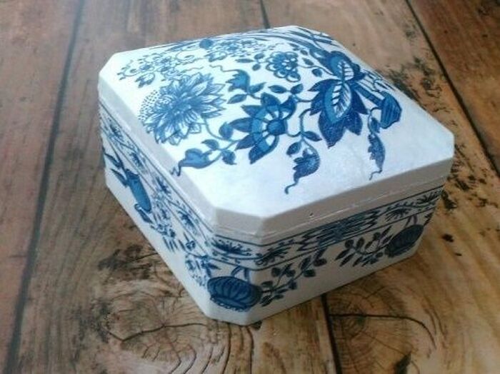 ★ペーパーナプキンデコパージュ★プラスチックを陶器のように!