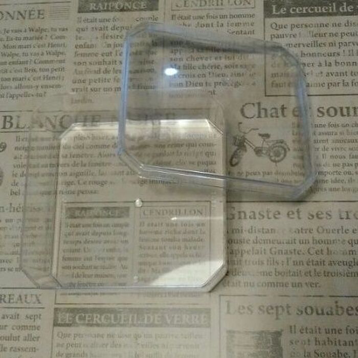 デコ前の容器です