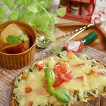 釜揚げしらすとトマトのピザトースト