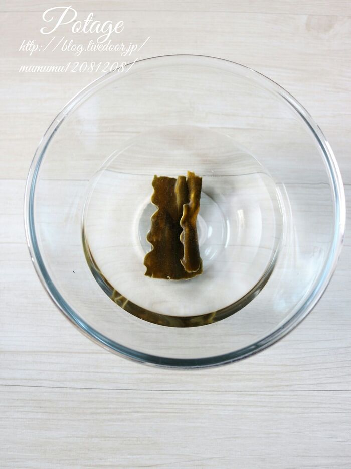 昆布出汁を取る。