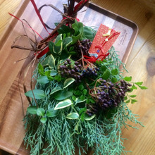 クリスマスリース材料でお正月飾り【スワッグ】