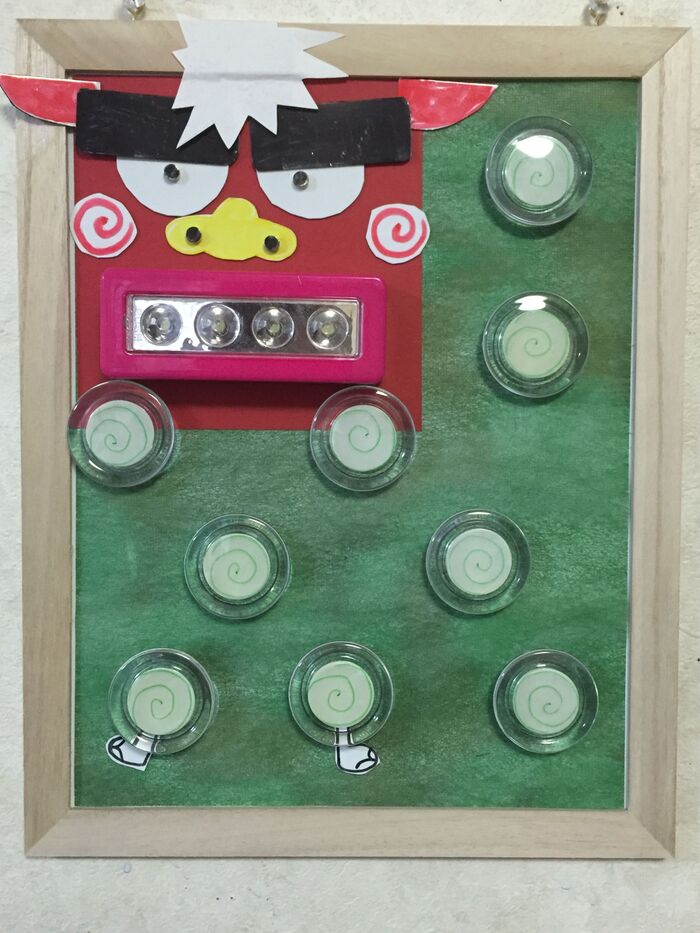 丸いマグネットの模様を付けて