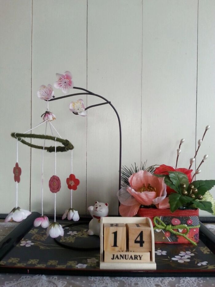 ワイヤースタンドが木に変身!春じゅう飾れるミニ吊るし飾りをデコ