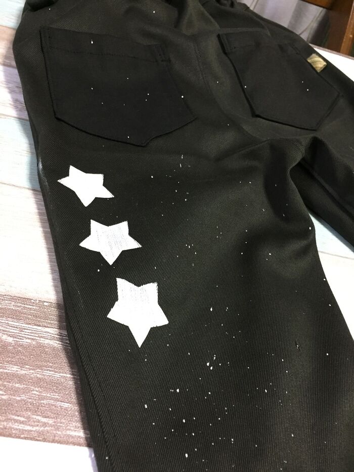 セリアのペンキでズボンにステンシル