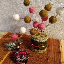 100均で簡単☆お花見まで飾れる?!餅花まゆ玉風飾り♡