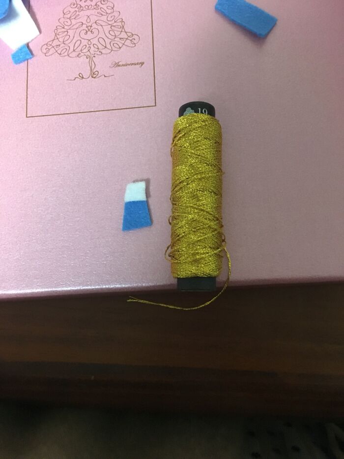 青部分に刺繍を