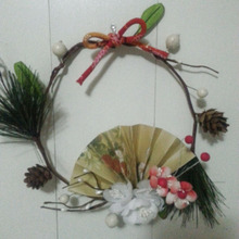 折り紙1枚足すだけでプチゴージャスなお正月リースを手作り