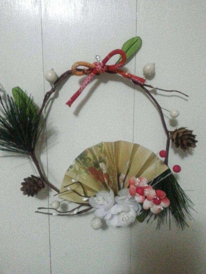 折り紙1枚足すだけでプチゴージャスなお正月リースを手作り