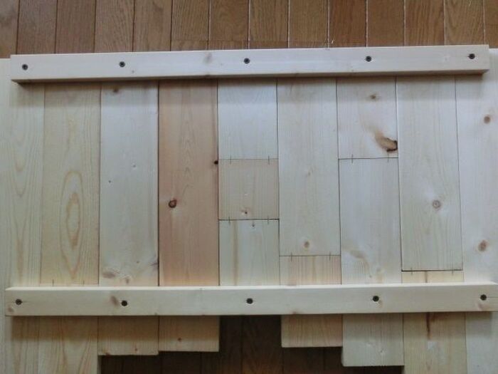 角材を2本渡し、取り付けました。