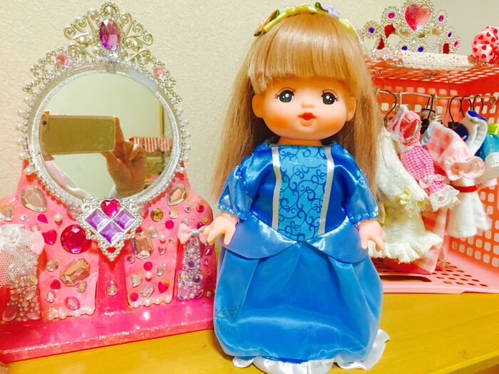 300均のドレス型スマホケースが、簡単リメイクでメルちゃんのドレスに出来ちゃいました!