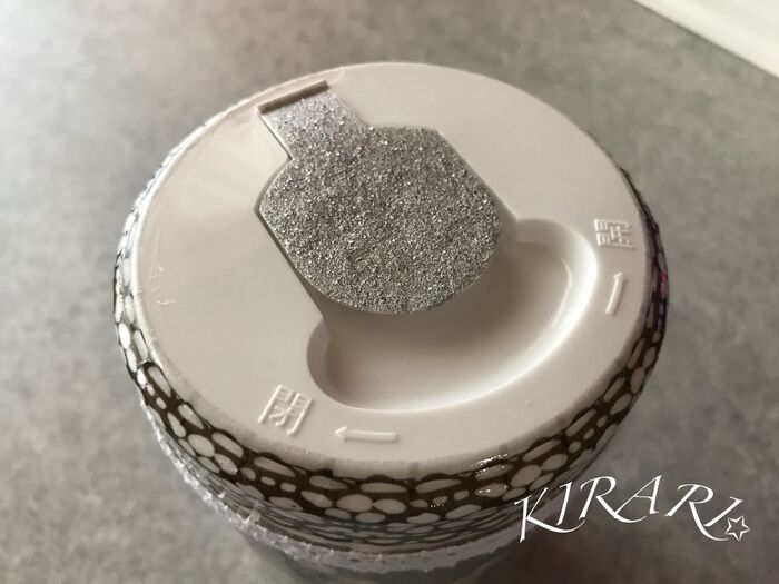 蓋の部分には別のペーパーを張り付けます。