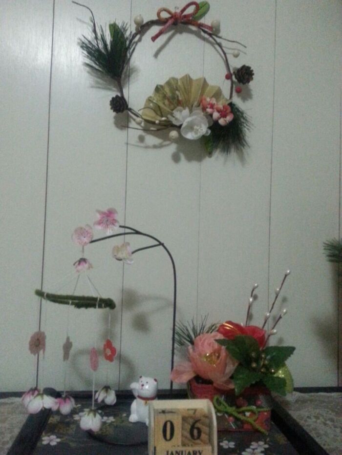 寂しい板壁がパァーっと明るく!