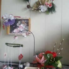 これが日本の美、振袖柄折り紙で板壁を和にアレンジ