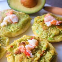 エビパンより美味しい!?フライパンで簡単”えびアボなめろうのオープンサンド”のレシピ