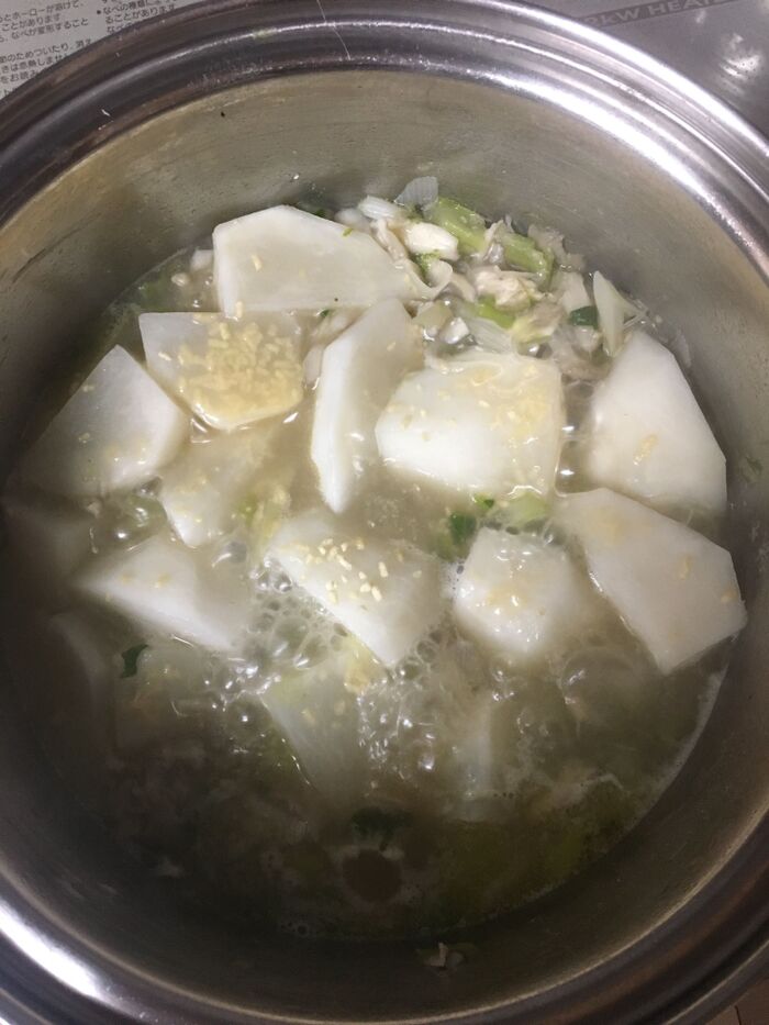 蕪、鶏がらスープ、豆乳を投入!