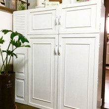 カラーボックスに飾り扉を付けて、大容量のアンティーク・キャビネット風に☆