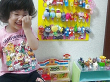 100均カラーボードとフックだけでお手軽おもちゃ収納