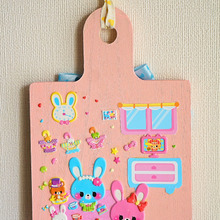 100均まな板と着せ替えシールで!女の子が喜ぶ壁掛けミラーDIY