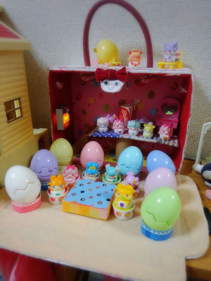 手作りおもちゃ♪段ボール箱でおままごとドールハウス