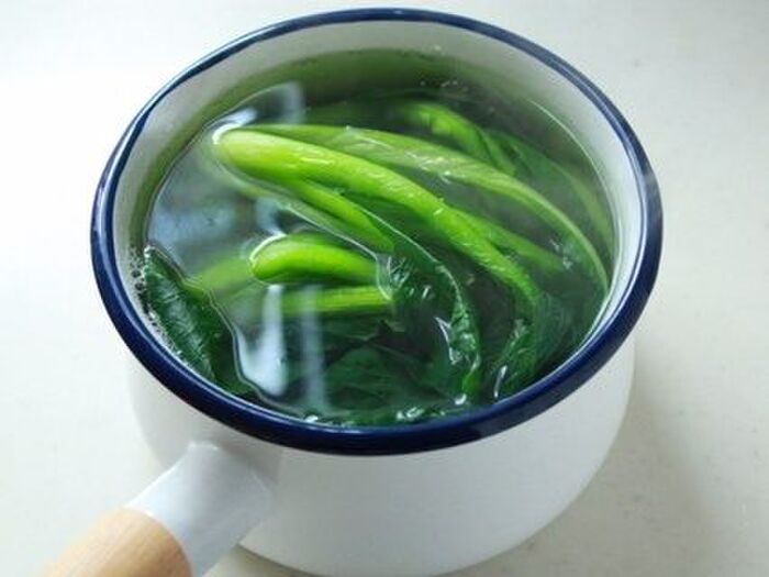 ②小松菜を茹でる