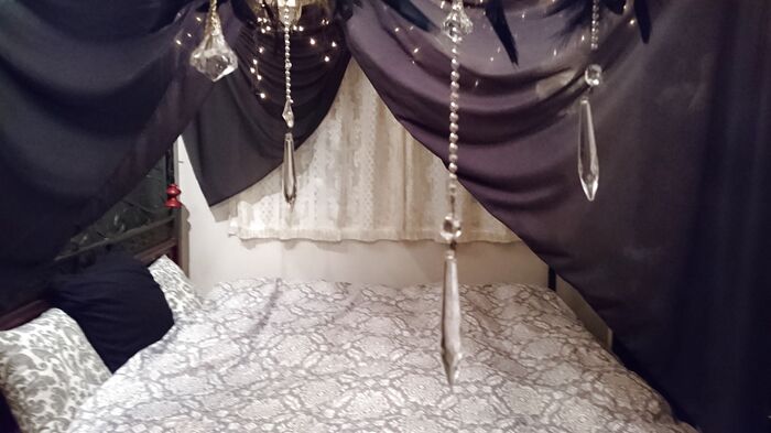 シングルサイズのベッドカバーを2枚繋げて、クイーンサイズのベッドカバーにリメイク