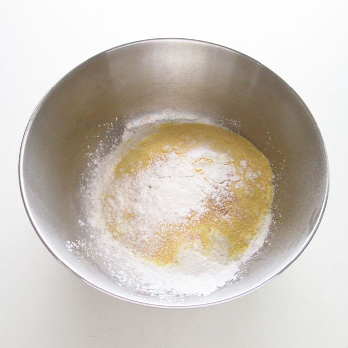 粉類を混ぜる。