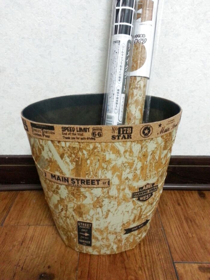 しわも気にしない!セリアの新柄リメイクシートでゴミ箱を男前にリメイク