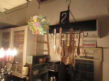 100均でユニーク!木製スプーン・フォークでシャンデリア風