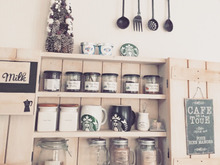 空き瓶を使った収納でキッチンを可愛いく♡