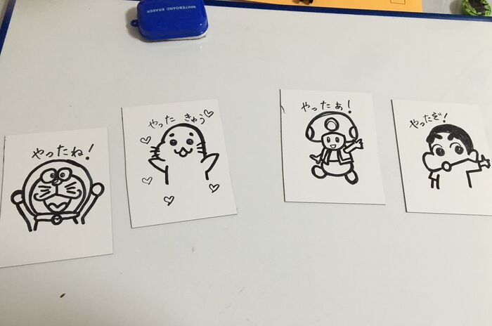 表が乾いてから裏にイラストを描く。