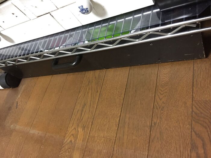 10.5cmの隙間を有効活用!SPF材でキャスター付き収納をDIY
