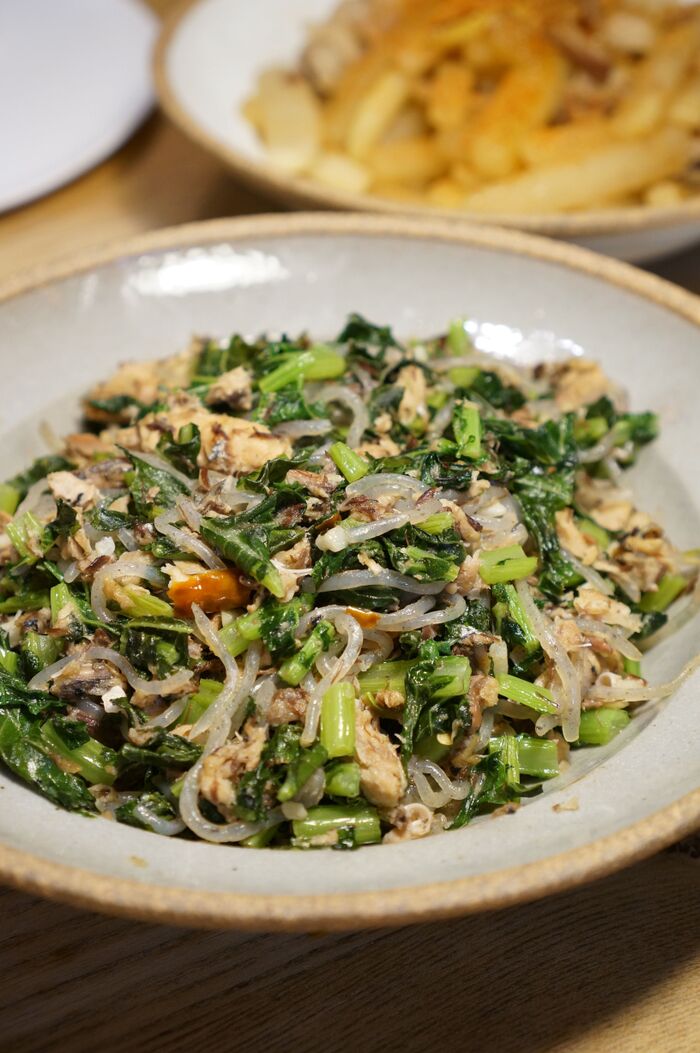 サバ缶と大根の葉で!糸こんにゃくのペペロンチーノ炒めレシピ