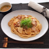 甘みが多くてみずみずしい!大根を使って「大根と豚バラの焼きうどん」