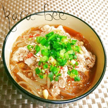 ピリ辛でほっこり温まろ♡辛味噌豚汁春雨スープ