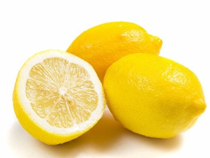 レモンや柚子を絞った水に浸ける