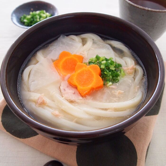 甘みが多くてみずみずしい!大根を使って「ツナと大根の煮込みうどん」