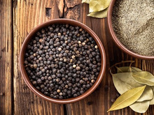 「胡椒とブラックペッパーの違いは?」それぞれの違いと粒の大きさによる使い分け方法